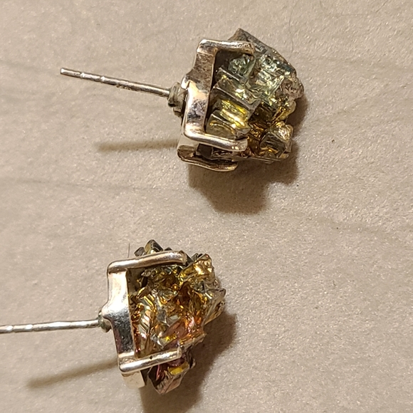 Bismuth and silver stud earrings iridescent - Picture 4 of 7
